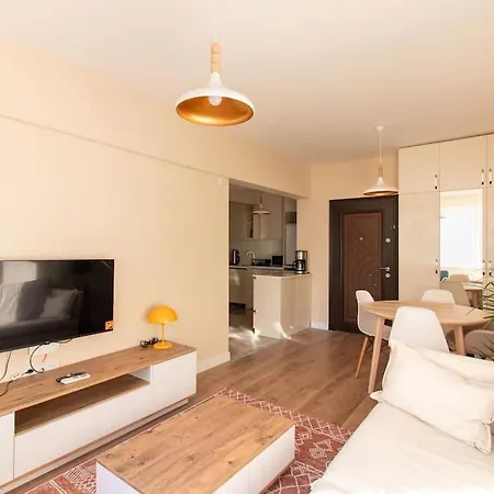 Апартаменты Cozy & Complete 1br Retreat W/ Balcony *