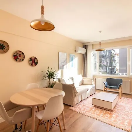 Cozy & Complete 1br Retreat W/ Balcony *