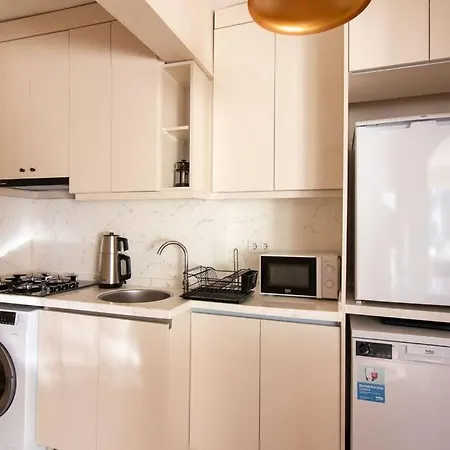 Cozy & Complete 1br Retreat W/ Balcony *